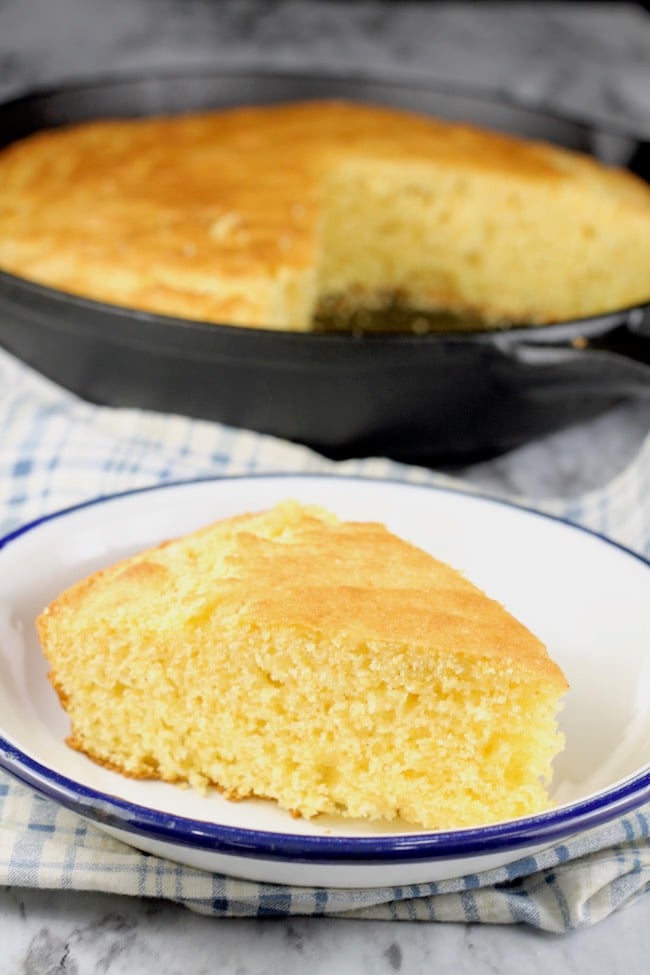 Easy Skillet Cornbread Recipe