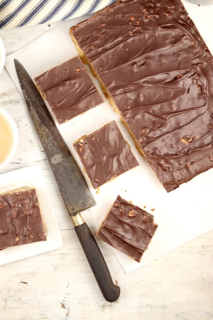 Chocolate bars - 4 slices, knife