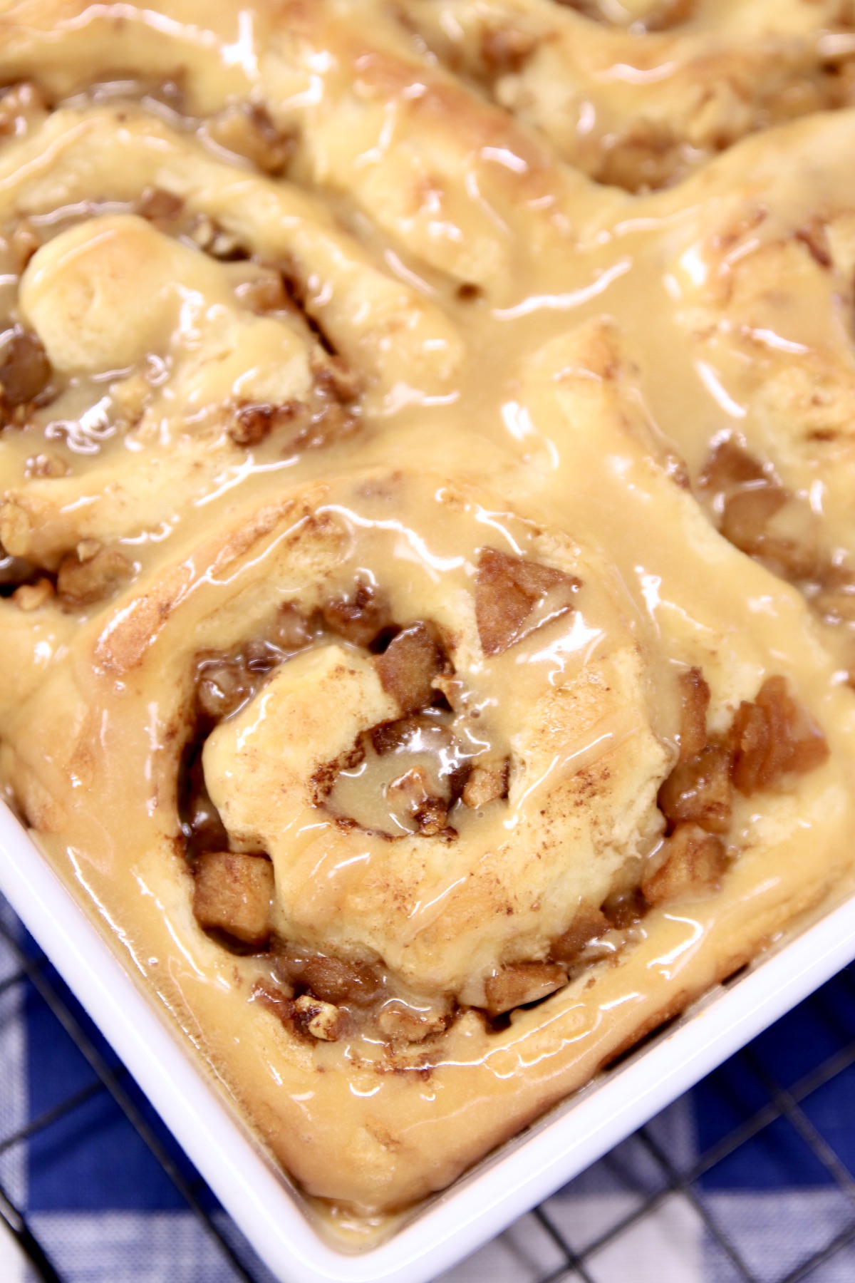 closeup of pan of apple cinnamon rolls