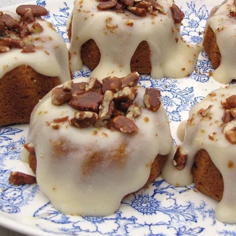 pumpkin and cream cheese mini bundt cakes