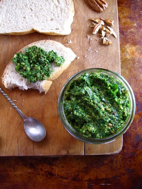 Spinach Pesto | www.missinthekitchen.com
