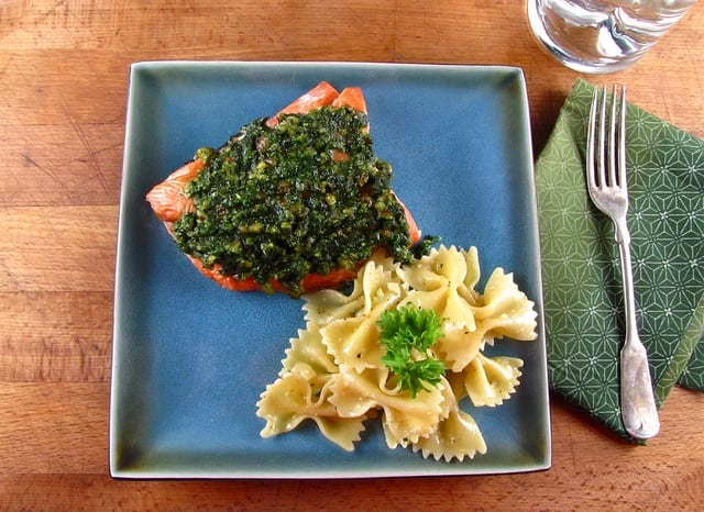 Quick Oven Roasted Salmon with Spinach Pesto | Miss in the Kitchen