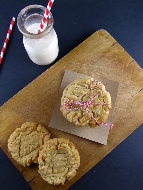 Cream Cheese Peanut Butter Cookies from www.missinthekitchen.com