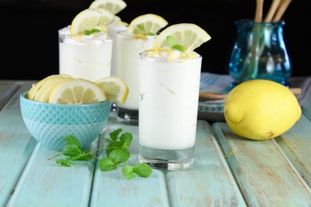 Lemon Cheesecake Mousse - no bake dessert - missinthekitchen.com
