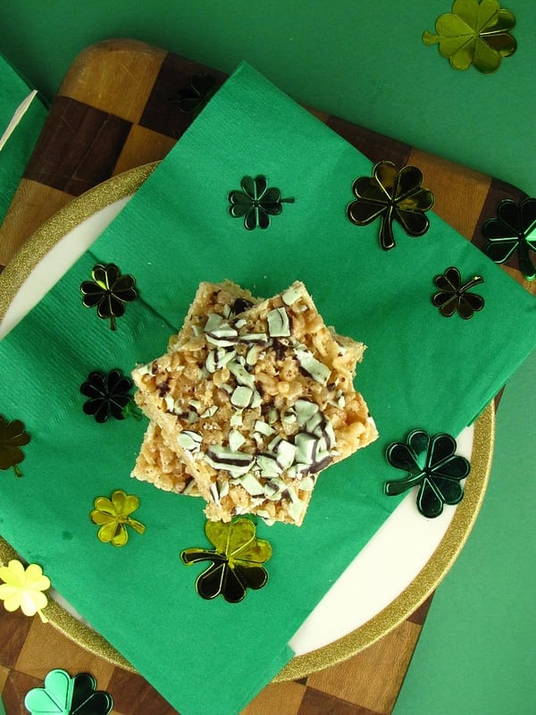 Chocolate Mint Rice Krispie Treats | Missinthekitchen.com