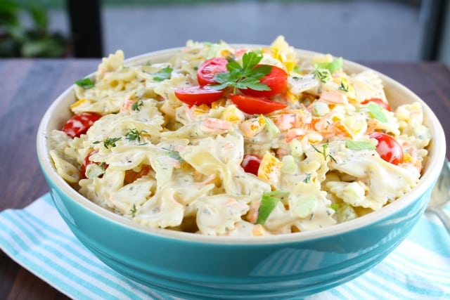 Easy Pasta Salad from missinthekitchen.com
