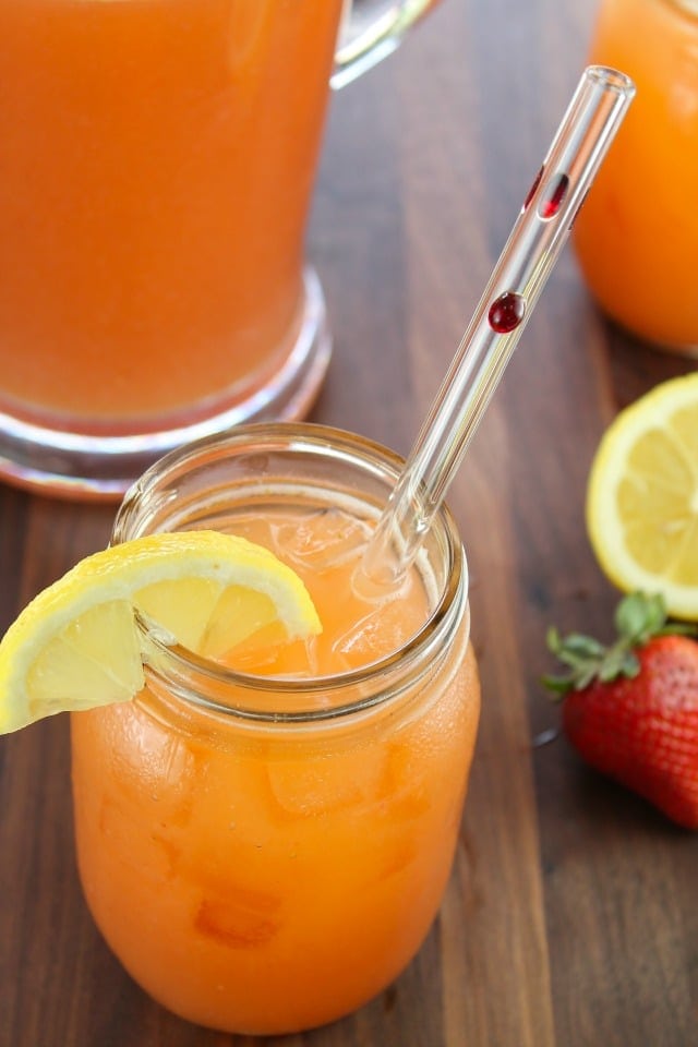 Summer Berry Punch from missinthekitchen.com