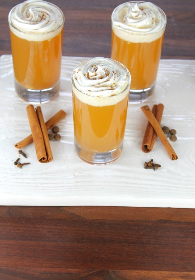 Warm Apple Pie Cocktails missinthekitchen.com