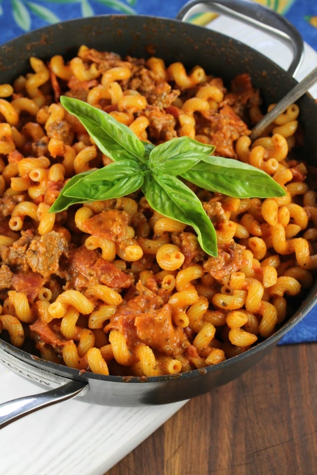 Pizza Pasta Skillet Recipe from missinthektichen.com