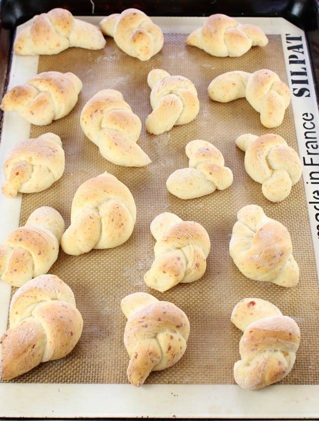 Garlic Knots fresh from the oven MissintheKitchen