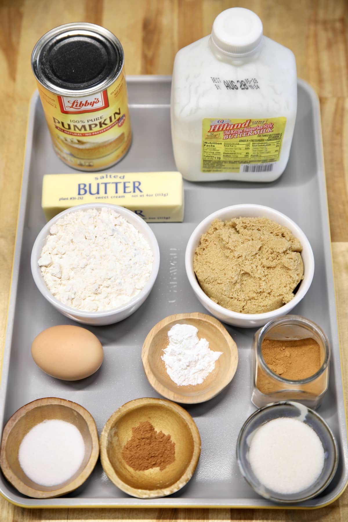 Ingredients for pumpkin snack cake.