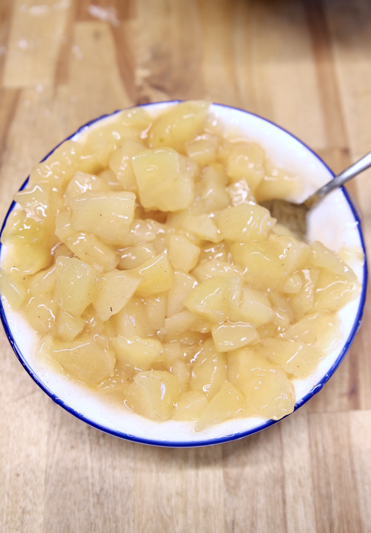 bowl of apple pie filling
