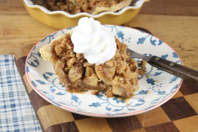 Recipe for Apple Pie with Pecan Crumble from missinthekitchen