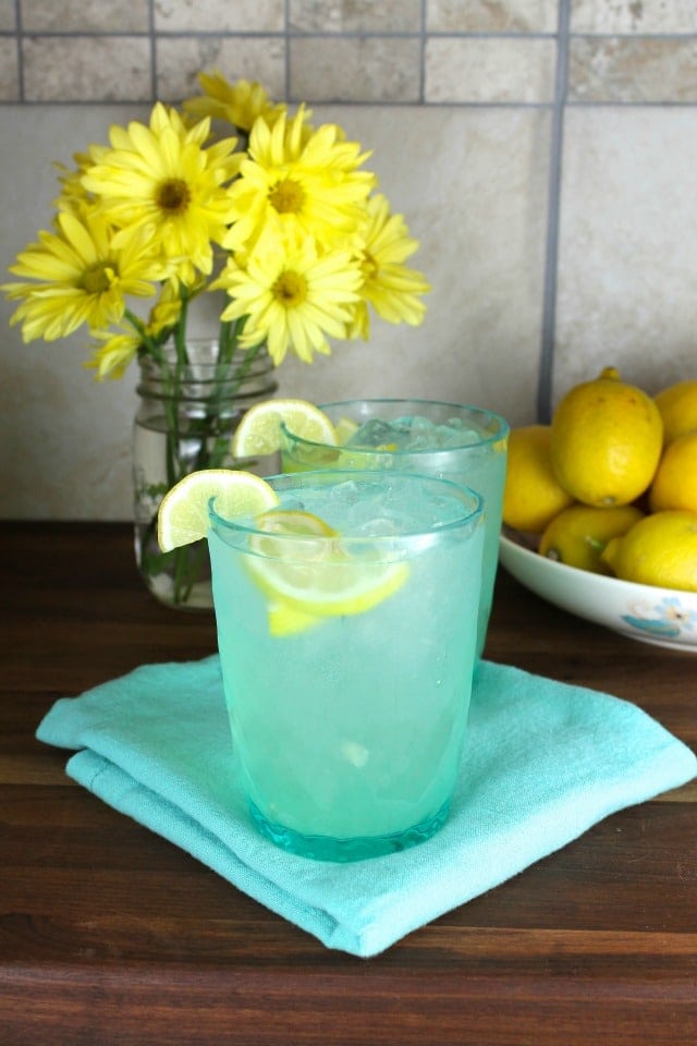 Classic Homemade Lemonade Recipe for Wayfair #SpringInspired from MissintheKitchen #ad