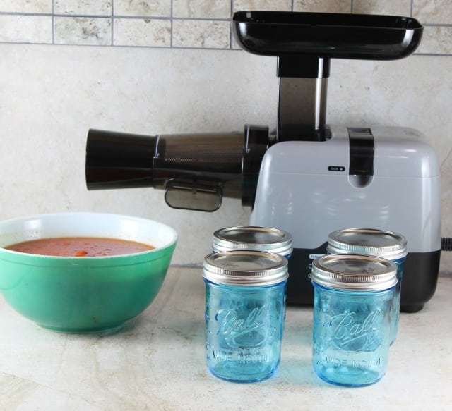 Roasted Tomato and Onion Sauce with the Freshtech Harvest Pro Sauce Maker from Ball ~ MissintheKitchen