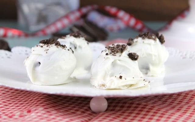 OREO Cookie Balls recipe for the holcomidays ~ MissintheKitchen