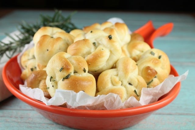 Quick Rosemary Garlic Knots ~ MissintheKitchen