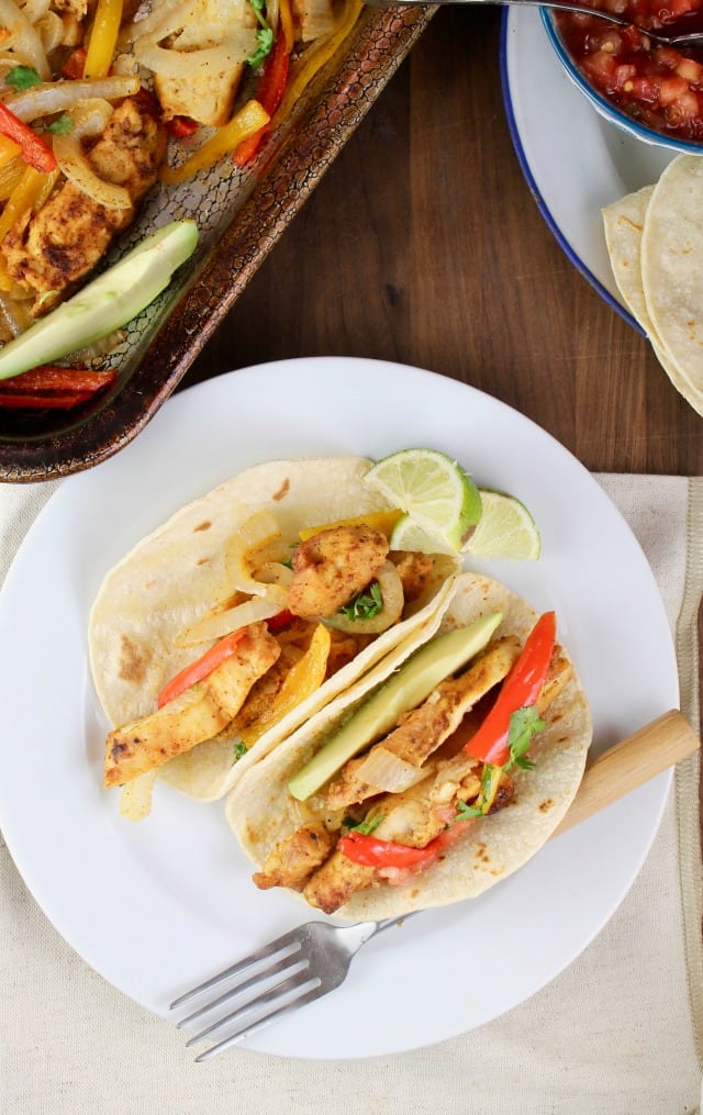 Sheet Pan Chicken Fajitas Recipe ~ MissintheKitchen.com #GrilledandReady
