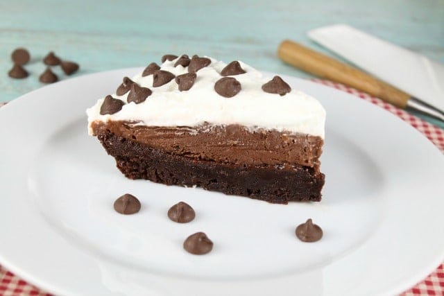 Brownie Pudding Pie Recipe ~ MissintheKitchen.com