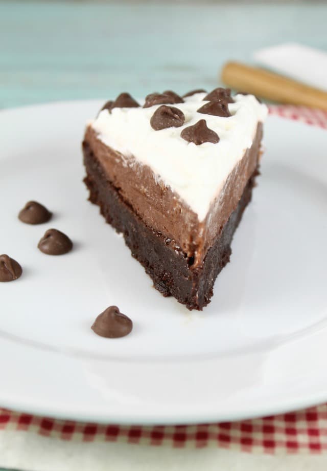 Brownie Pudding Pie Recipe ~ Easy Dessert ~ MissintheKitchen.com