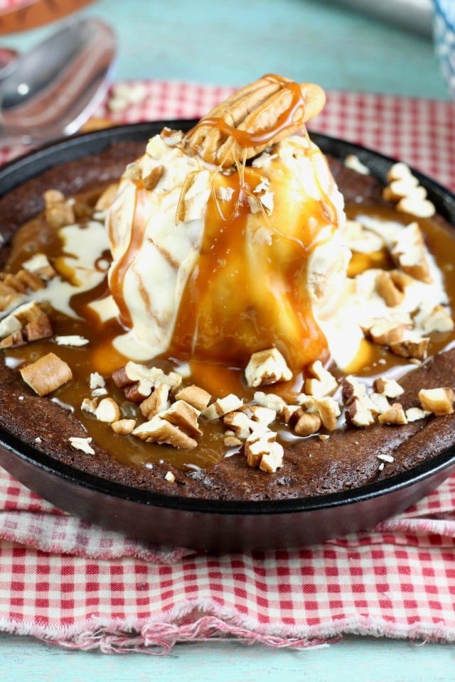 Caramel Pecan Brownie Sundae Recipe for Two ~ A decadent dessert for Valentine's Day or any romantic dinner! Sponsored by @Wayfair