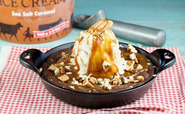 Caramel Pecan Brownie Sundae Dessert Recipe | MissintheKitchen