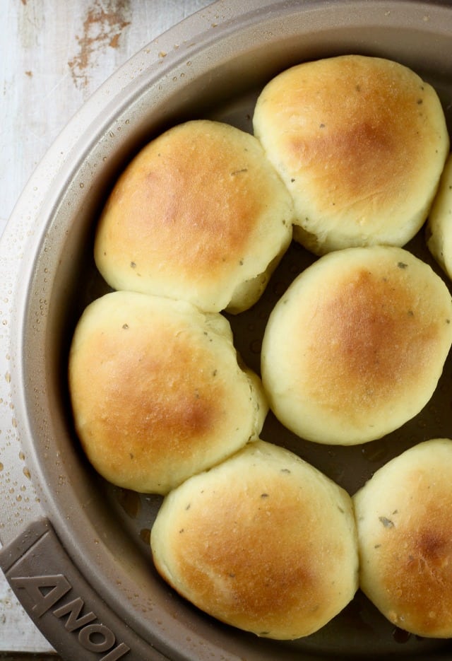 Buttermilk Ranch Dinner Rolls Recipe ~ Baked with Red Star Yeast ~ MissintheKitchen.com #sponsored