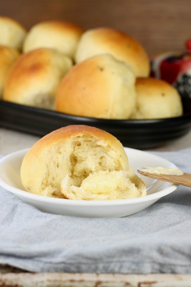 Buttermilk Ranch Dinner Rolls Recipe ~ Homemade rolls perfect for any dinner ~ MissintheKitchen.com ~ Sponsored by Red Star Yeast
