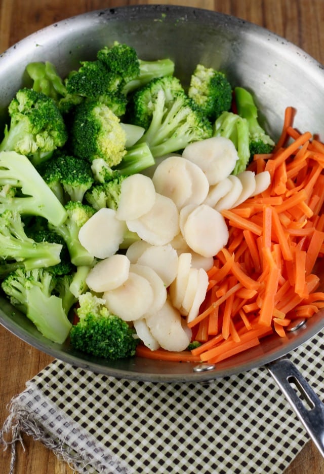 Vegetables for Quick Lemon Chicken Broccoli Bowls ~ MissintheKitchen.com