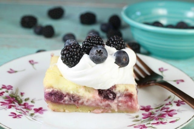 Easy Berry Cheesecake Bars Recipe ~ MissintheKitchen.com