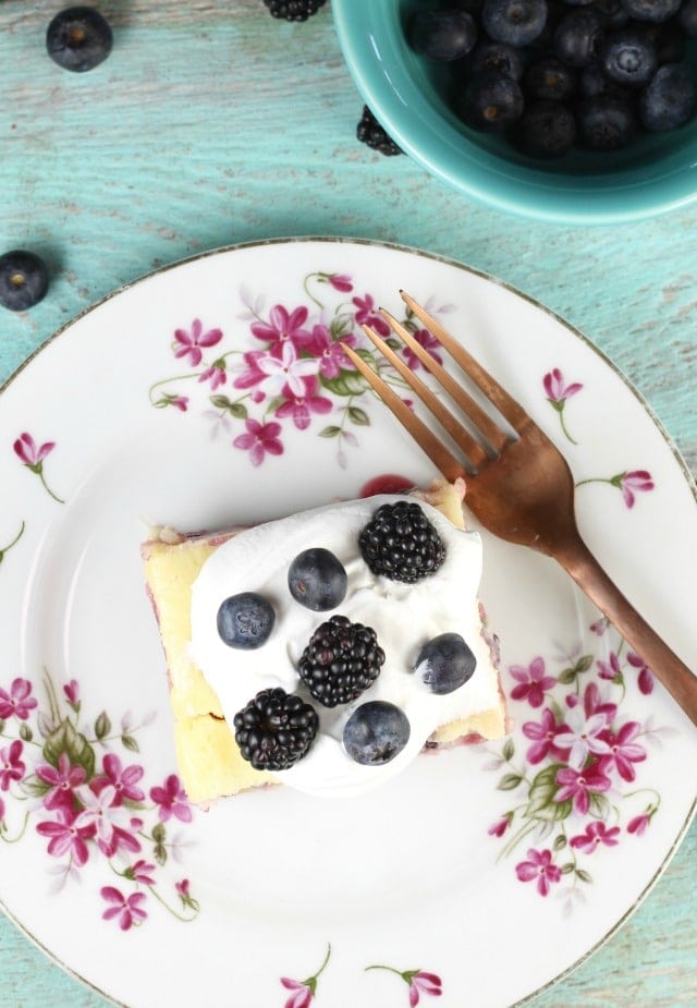 Berry Cheesecake Bars Recipe ~ MissintheKitchen.com
