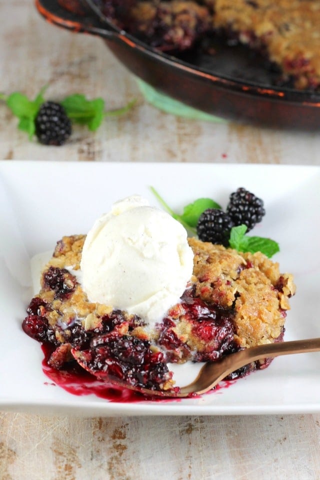 Easy Blackberry Crisp ~ MissintheKichen.com