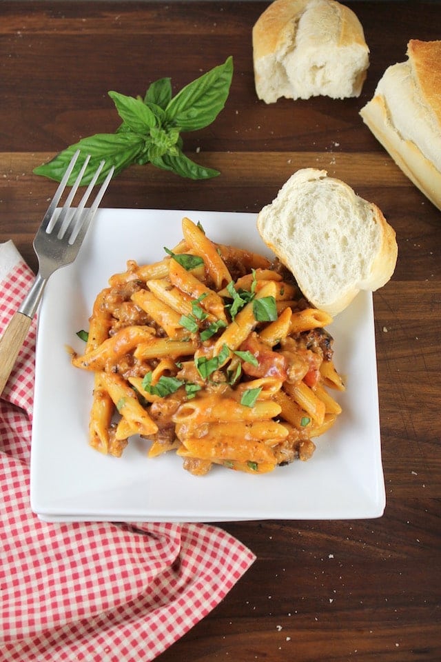 Easy weeknight dinner: One Pot Sausage Penne Pasta Recipe ~ MissintheKitchen.com #sponsored by Barilla
