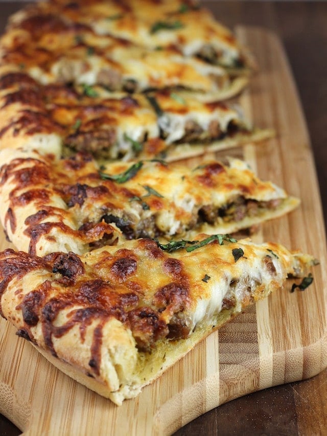 Mushroom Pesto Pizza made with HemisFares Pesto Recipe ~ MissintheKitchen.com
