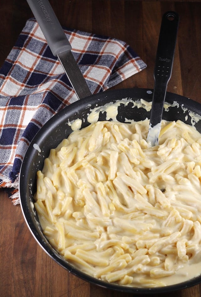 White Cheddar Pasta ~ MissintheKitchen.com