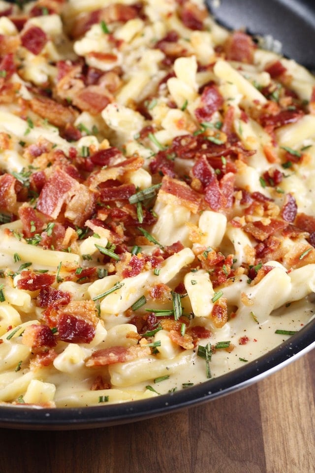 Bacon White Cheddar Pasta Recipe for a quick and easy weeknight dinner ~ MissintheKitchen.com