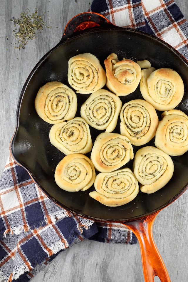 Quick Butter & Herb Rolls ~ so easy with any meal ~ MissintheKitchen.com