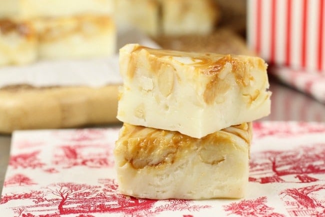White Chocolate Caramel Macadamia Nut Fudge Recipe - MissintheKitchen.com