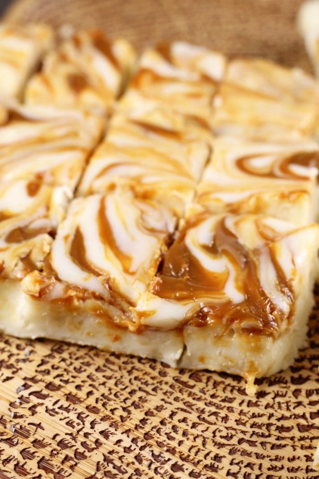 White Chocolate Caramel Macadamia Nut Fudge Recipe makes a great homemade gift for the holidays! Recipe from MissintheKitchen.com #recipe #fudge #christmas #macadamianuts