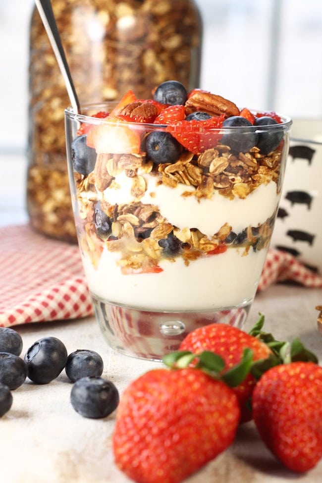 Breakfast parfait with healthy granola, yogurt and fresh strawberries and blueberries