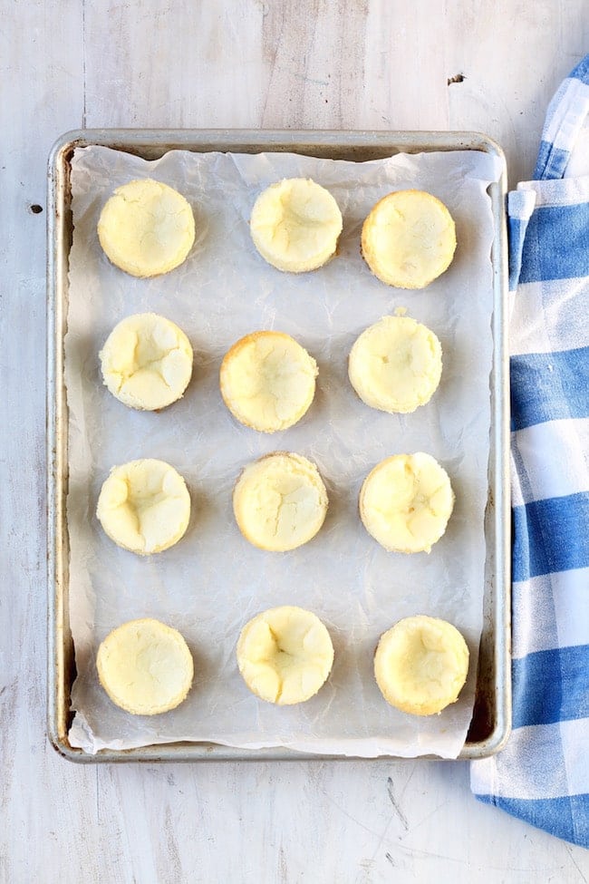 Mini vanilla Cheesecakes with graham cracker crust for S'mores cheesecakes