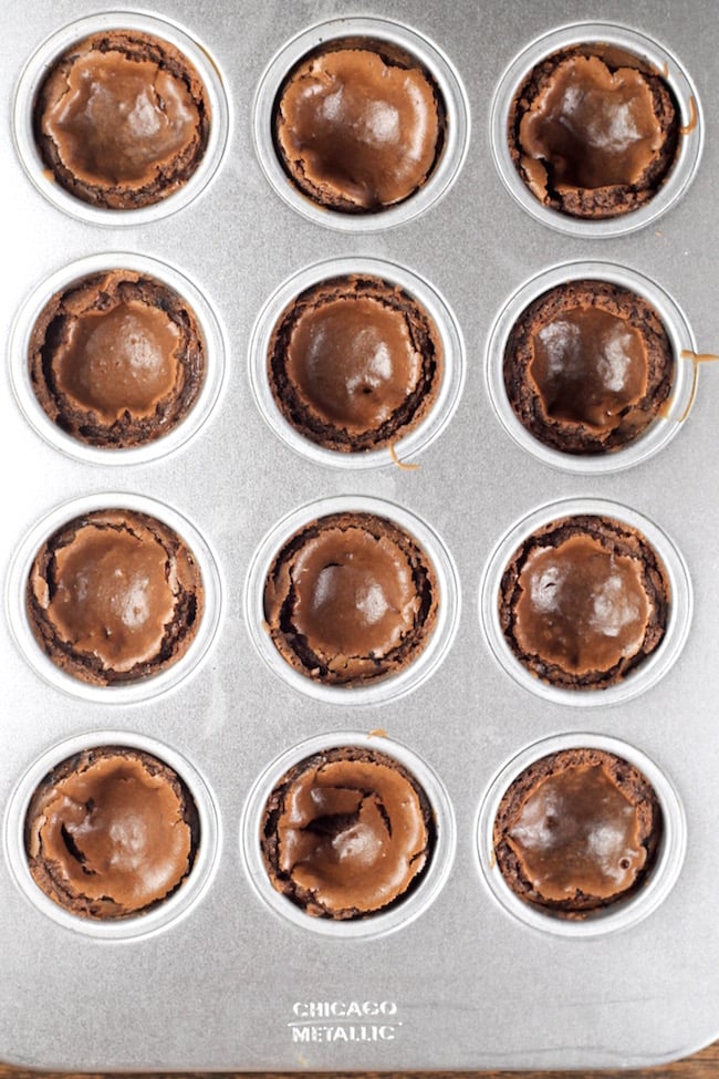 Mini Cheesecake Pan with Mini Mudslide Cheesecakes