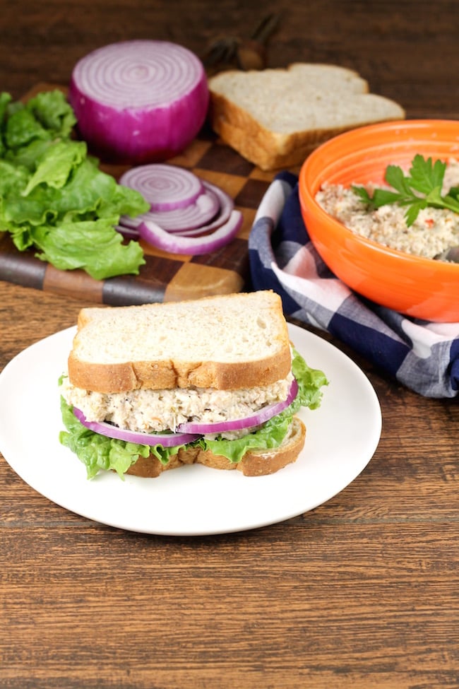 How to make turkey salad sandwiches
