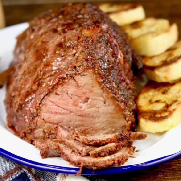 Rump roast on a plate with toasted bread.