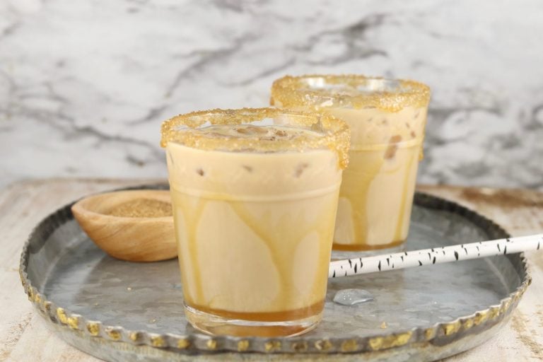 Mudslide cocktails with salted caramel