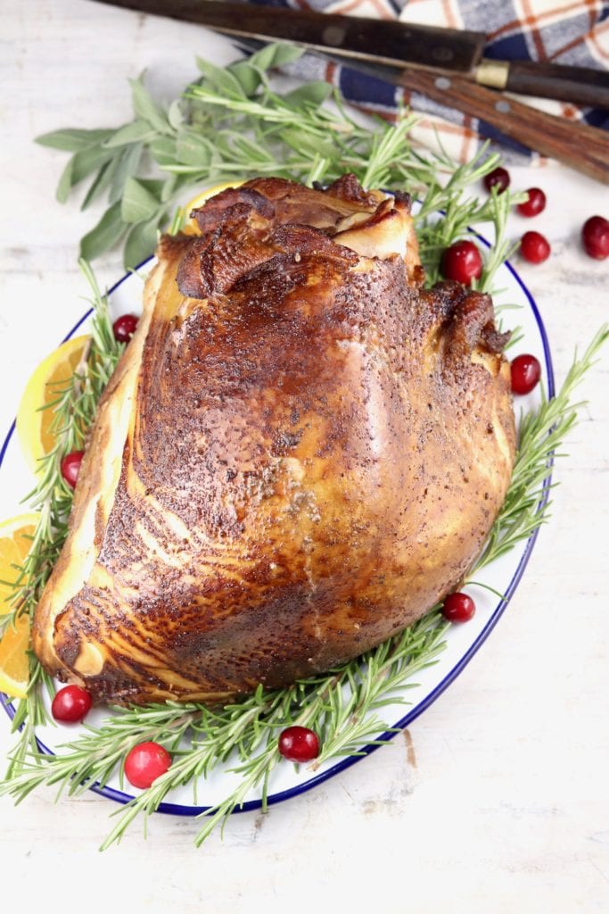 Platter with whole smoked turkey 