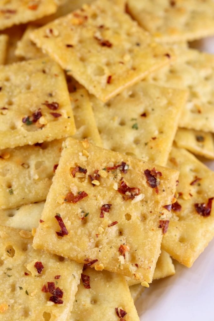 Spicy saltine crackers