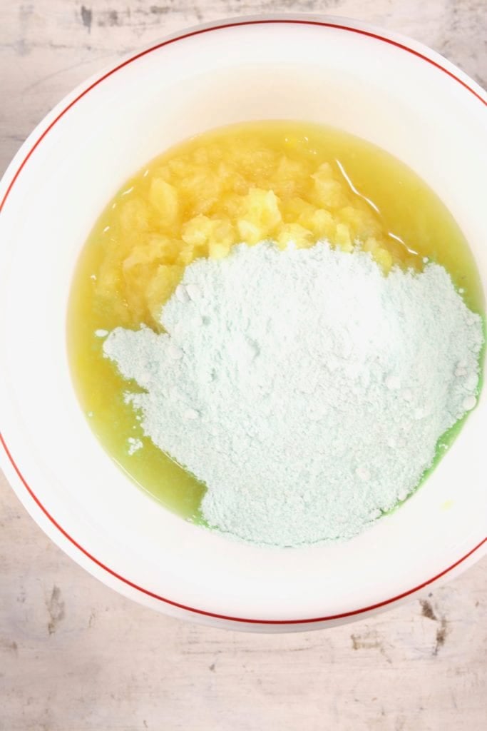 Pineapple and pistachio pudding in a bowl