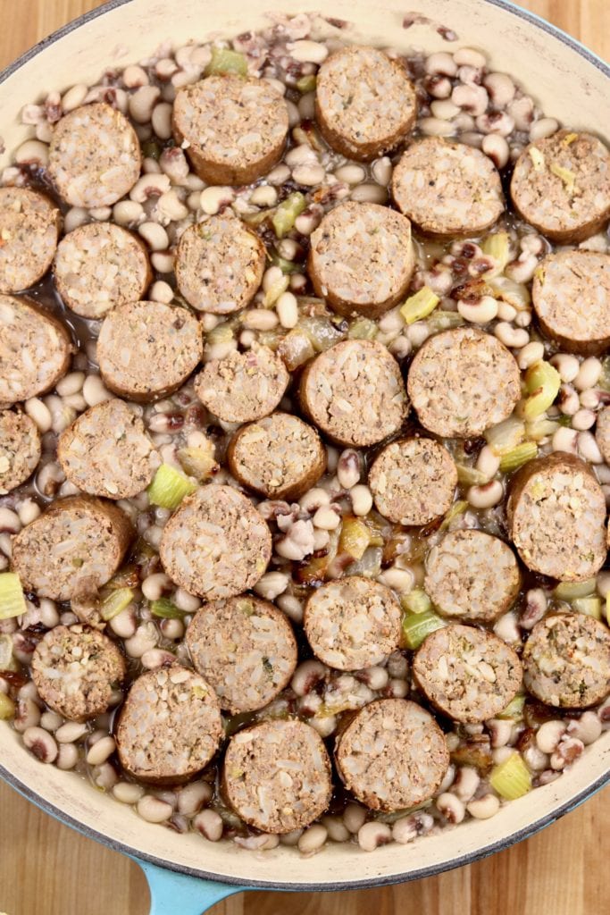 Boudin over peas in a pan