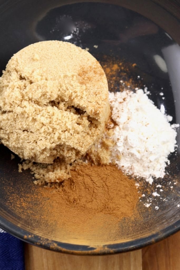 Brown sugar cinnamon mixture for apple crisp